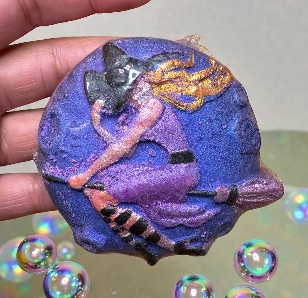 Round Witch & Broomstick bath bomb